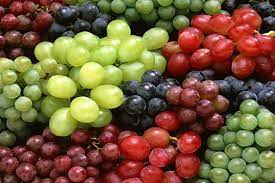 فوائد العنب لصحة الجسم والبشرة